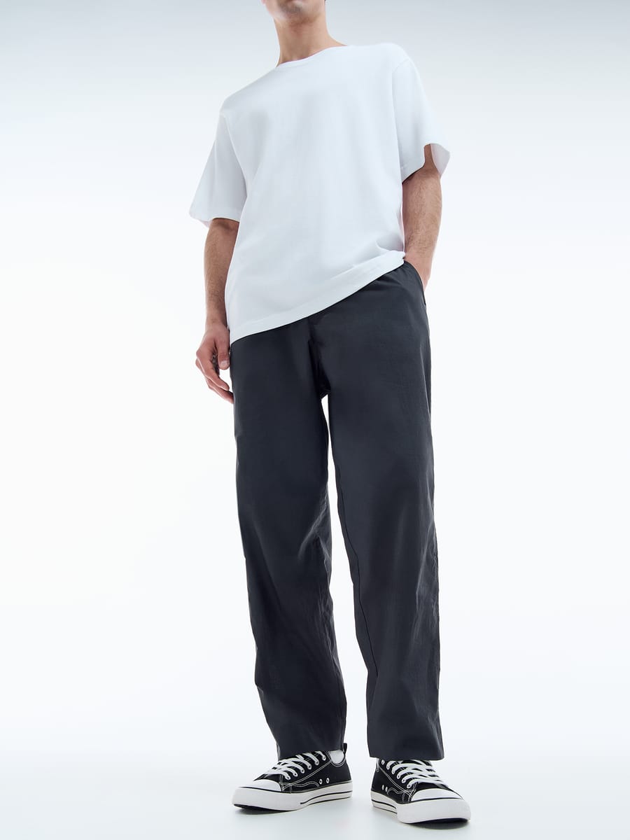 Зауженные брюки на резинке