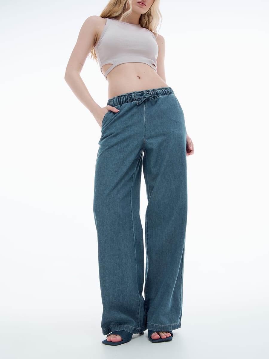 Широкие джинсы на резинке